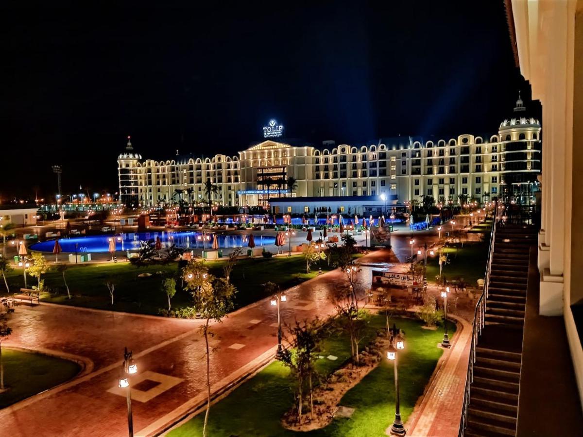 Tolip El Forsan Hotel Ismailia Exterior photo The resort at night