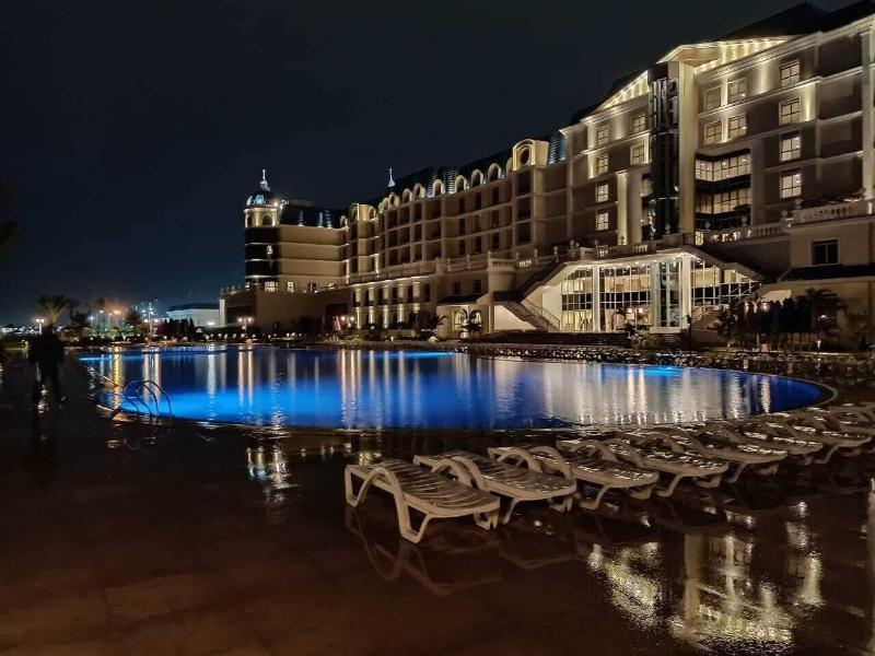Tolip El Forsan Hotel Ismailia Exterior photo The hotel at night