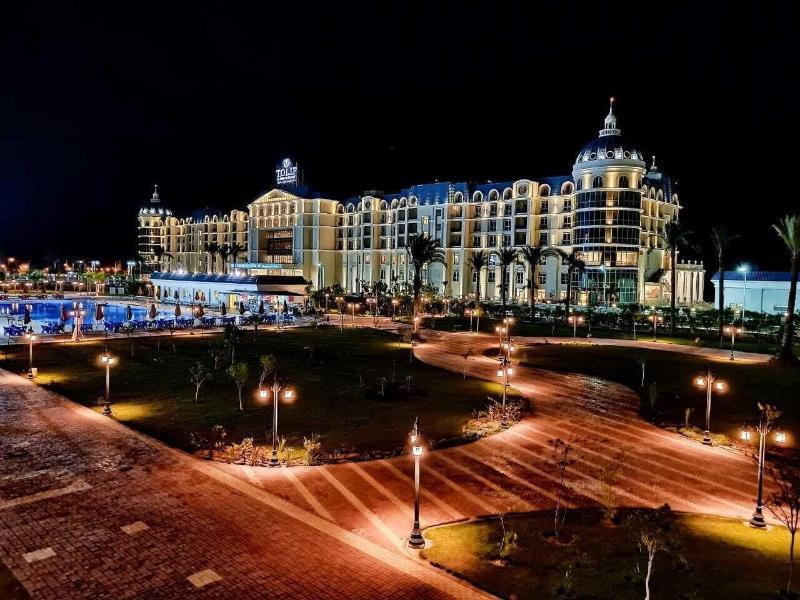 Tolip El Forsan Hotel Ismailia Exterior photo The Atlantis Resort at night